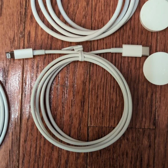 Apple Earbuds USB Cables & Apple Watch Chargers - Picture 5 of 7